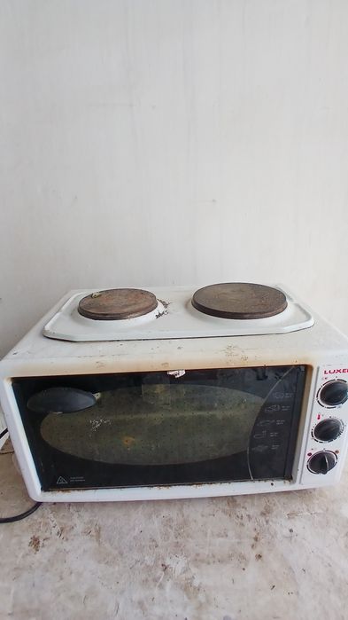 Кухонная электрическая печка для выпечки.