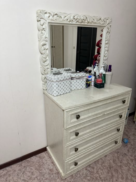 Кровать,,камот айнасымен