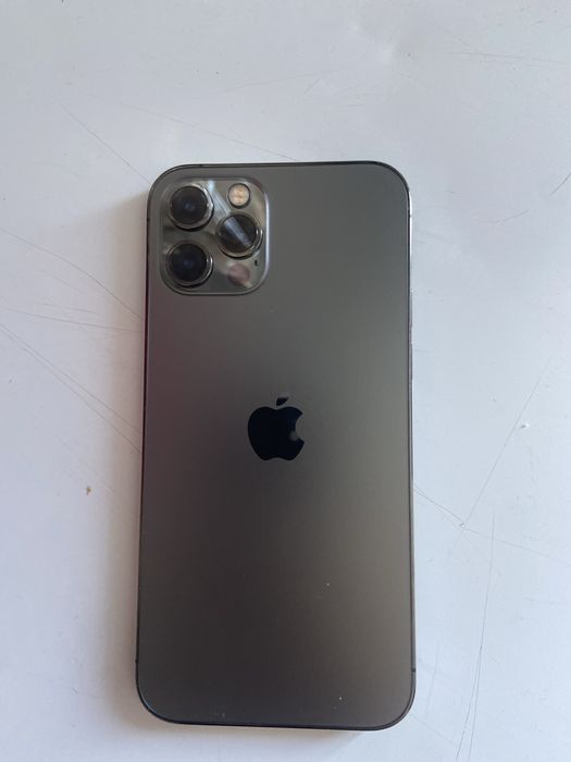 Айфон 12 про в хорошем состоянии
