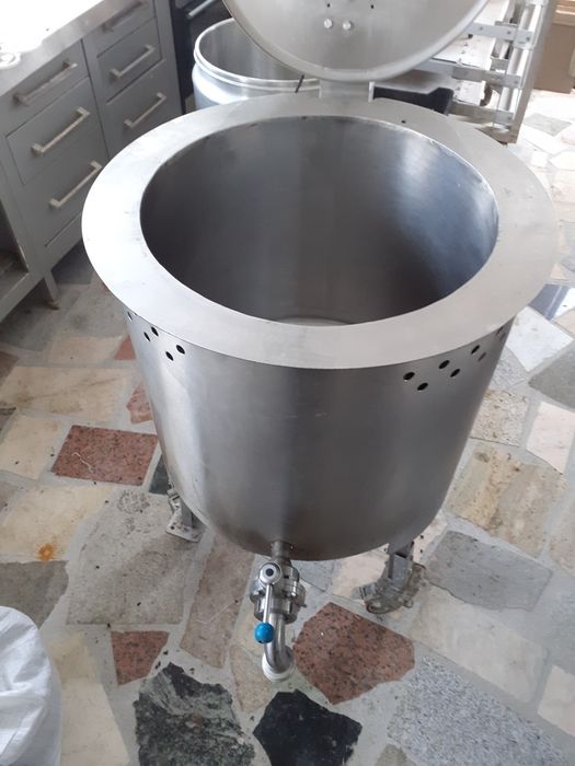 Vând răcitor de lapte PANASONIC de inoxu dublu capacitate 100 de kg.