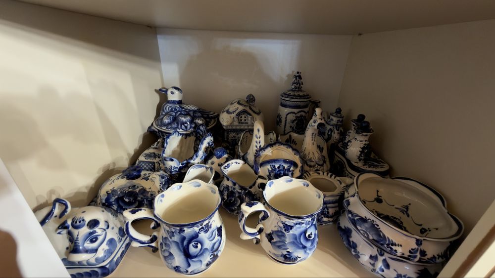 Продам сувениры и посуду Гжель