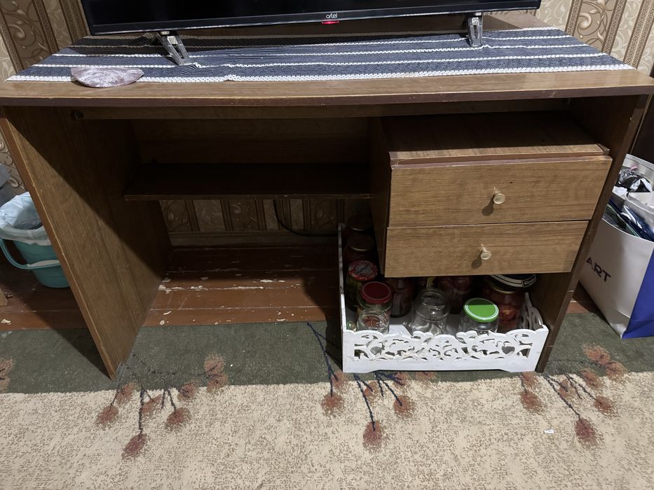 Отдам писменный стол бесплатно