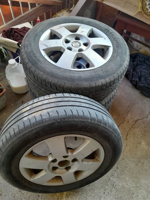 Genți cu cauciucuri de vanzare