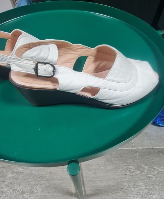 Дамски сандали от естествена кожа