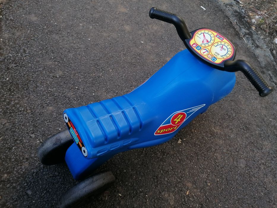 Motocicleta plastic (tricicleta)