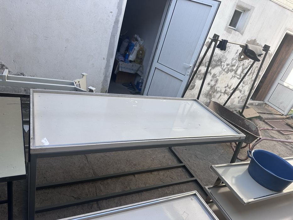 Стол и стеллаж для обуви