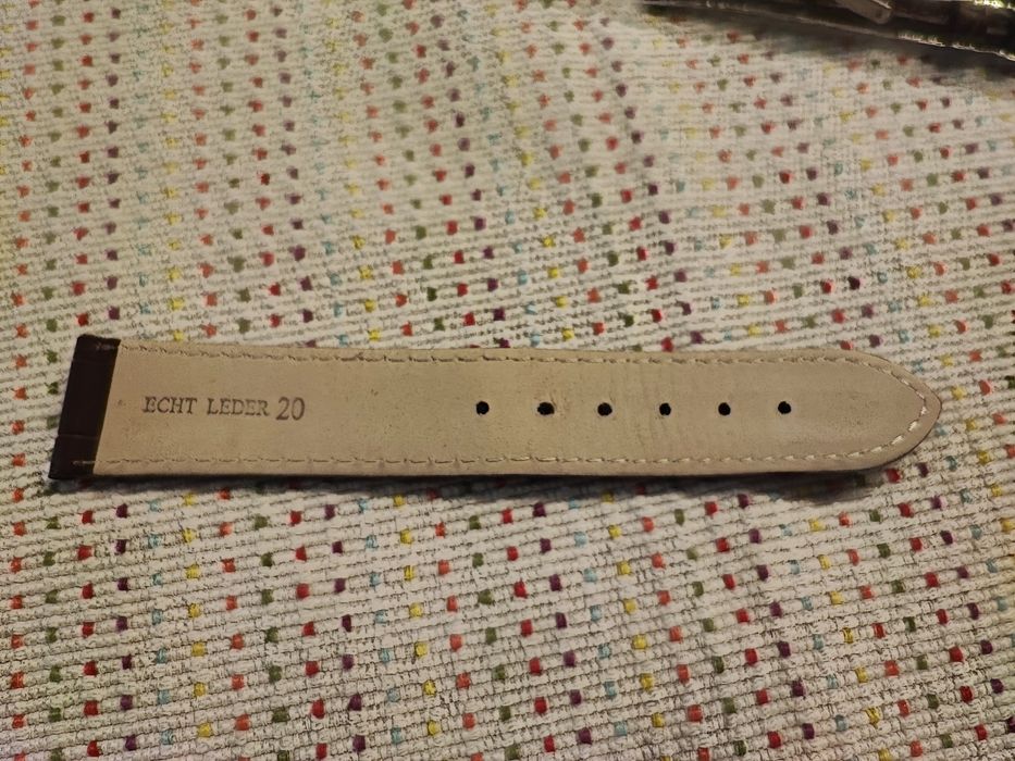 Каишка за ръчен часовник от ест. кожа, 20мм
