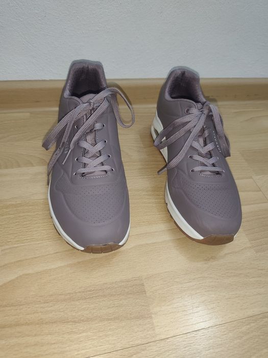 Adidasi roz Skechers m. 39,5