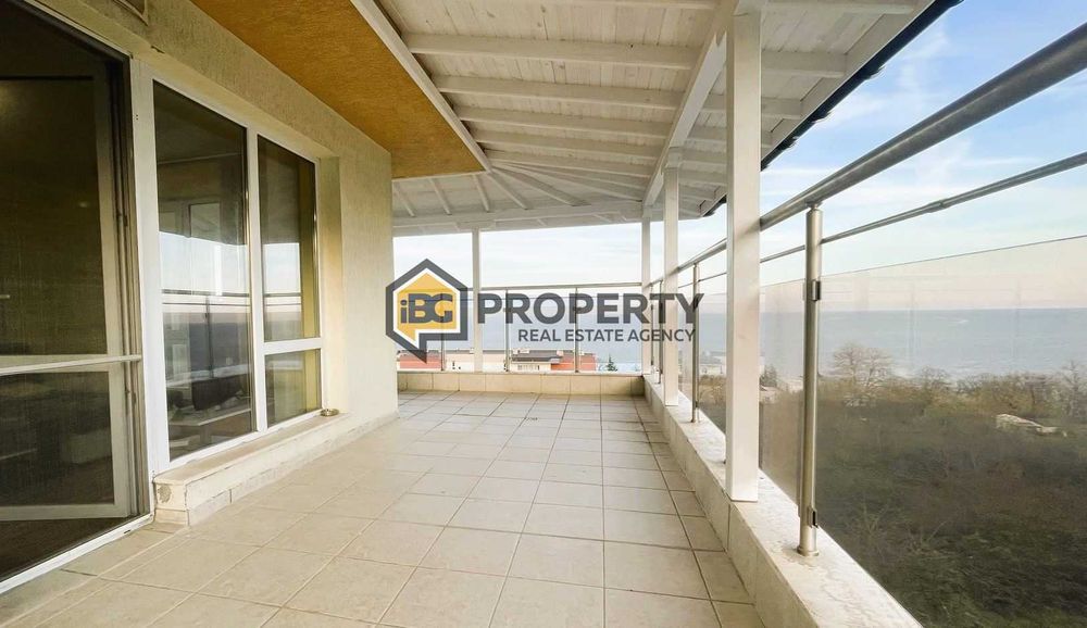 Панораман тераса и гледка море