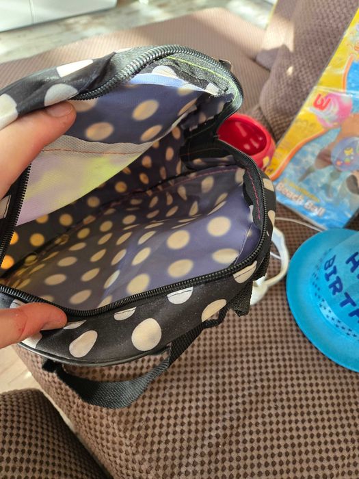 Лот играчки, раница, шапка, чаша на Малвел всичко 10 лв.