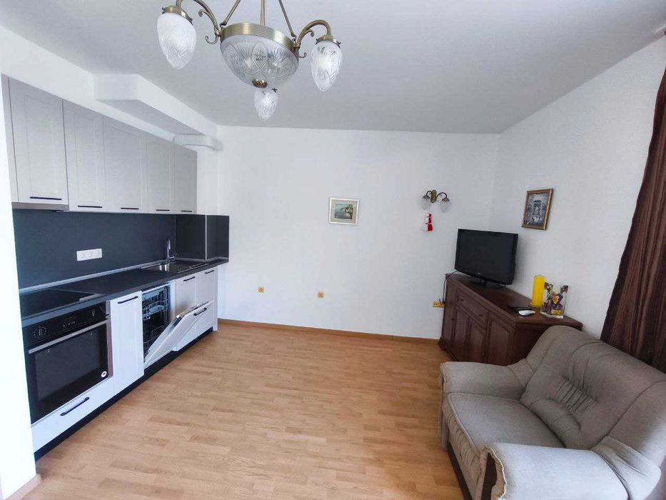 Двустаен апартамент с гараж в Бриз!