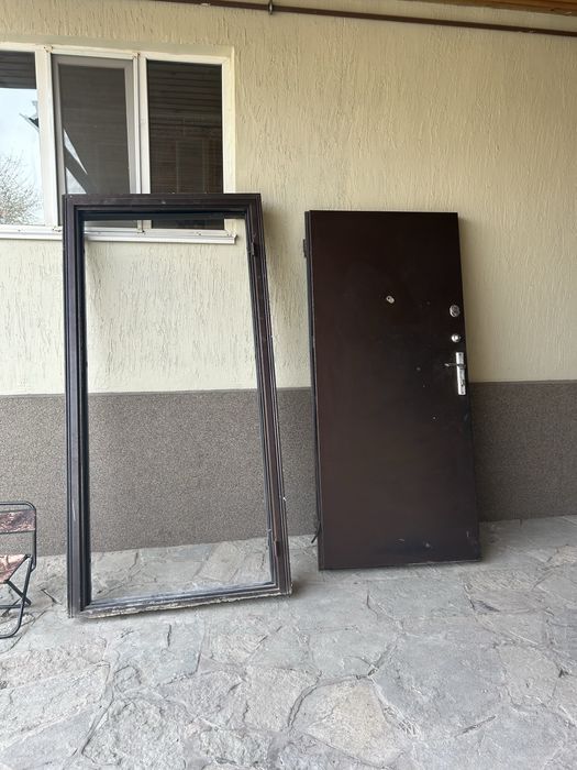 Железная входная дверь