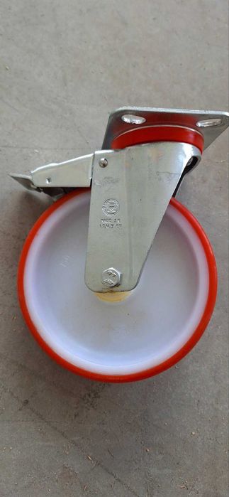 Здрава метална количка с кош и въртящи колела – малък размер