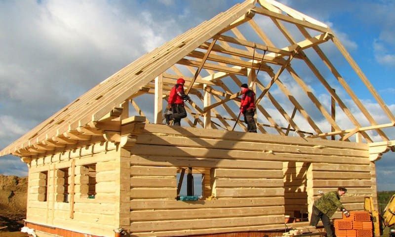 Executam acoperisuri si reparati de urgenta