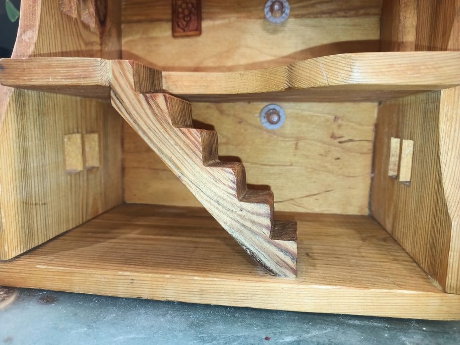 Домик из дерева, ручной работы