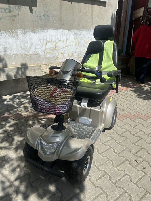 Vand scuter pt batrani