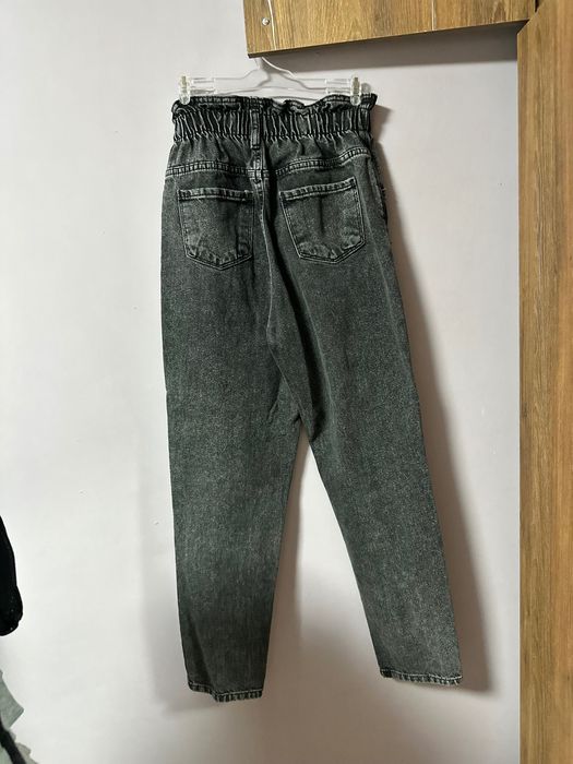 Тъмни дънки с висока талия