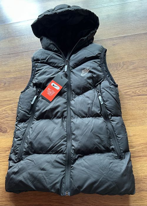 Детски,черен елек Nike с качулка и ципове на джобовете