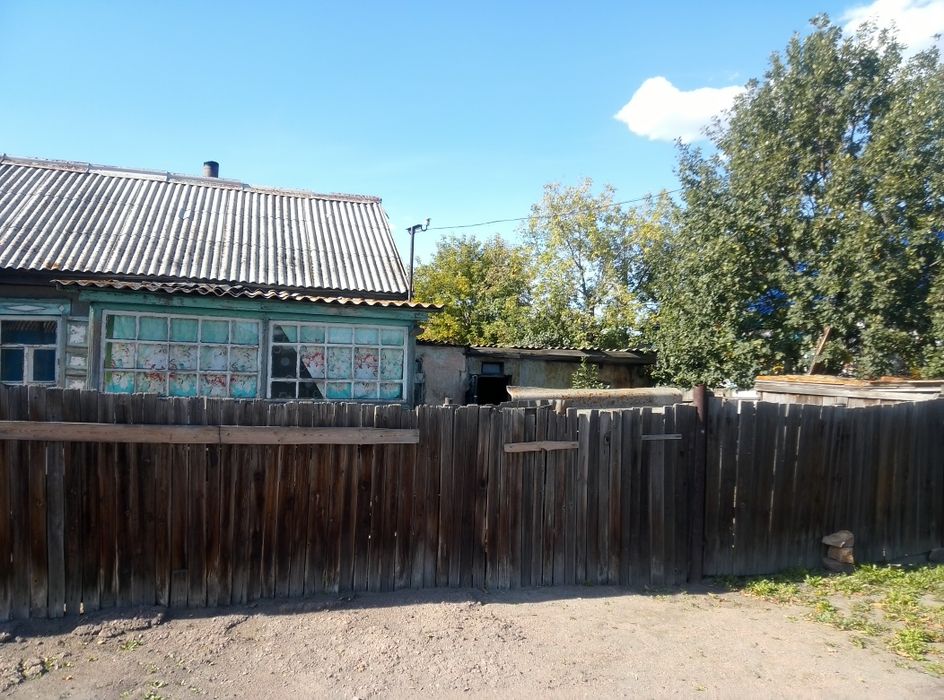 Продам дом имеются постройки