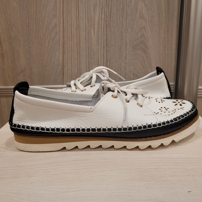 Продам женскую обувь