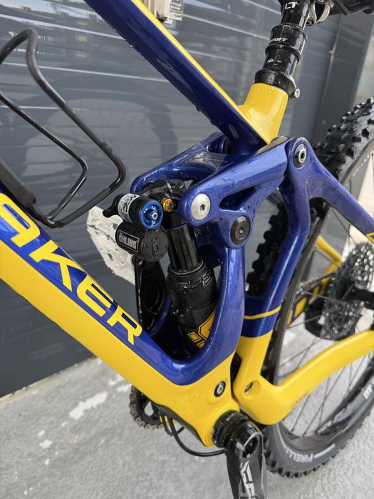 Bucicleta Mondraker Superfoxy Carbon R