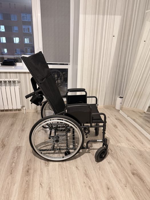 Продам инвалидную коляску
