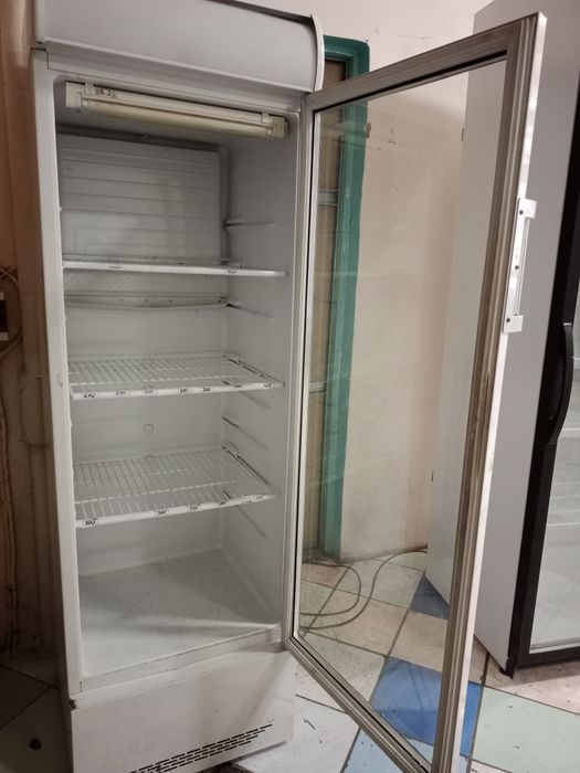 Продается холодильный  шкаф