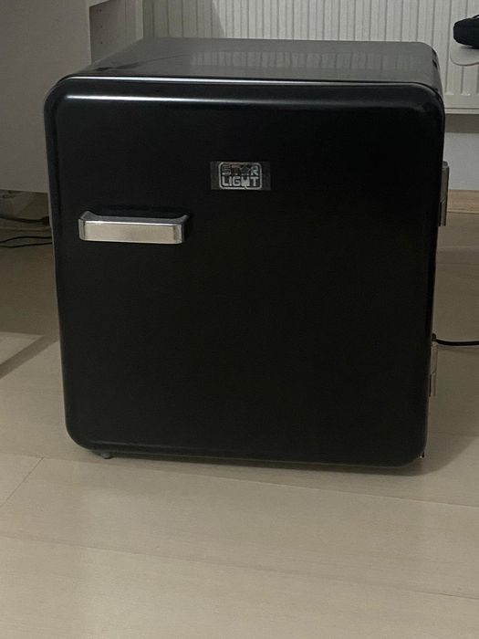 Frigider Minibar Retro ,Star Light,47 Litri, Negru.Pret-550 de Lei.