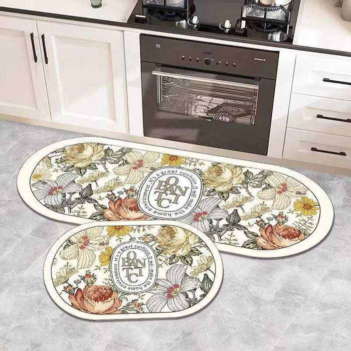 Коврики для ванной и столовой.