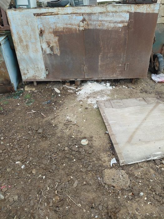 Темір үлкен ящиктер сатылады.