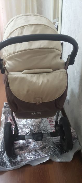 Продаю коляску с дополнительной насадкой- люлька.