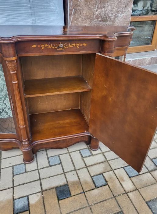 Изключително красив италиански шкаф