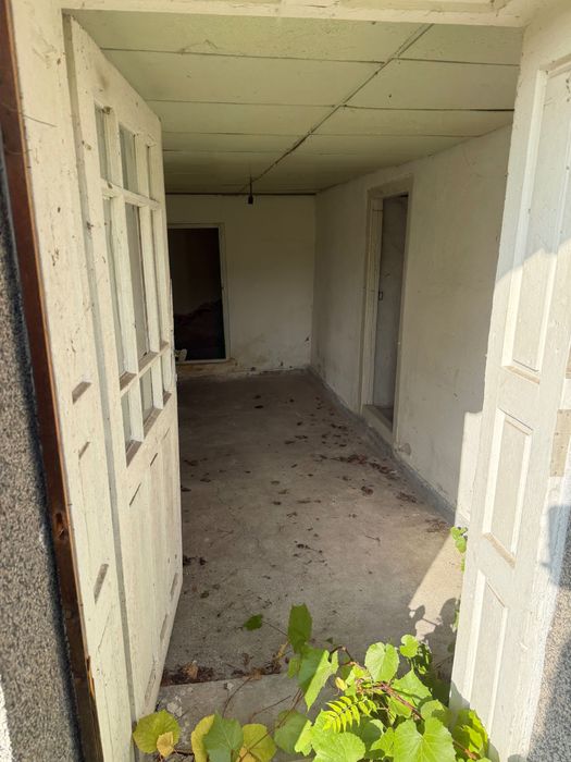 Двуетажна къща с голям двор и красива гледка