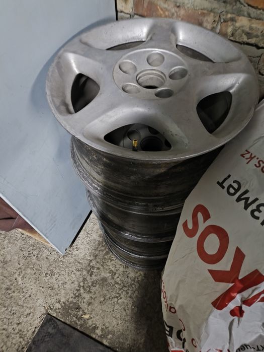 Продам литые диски R16