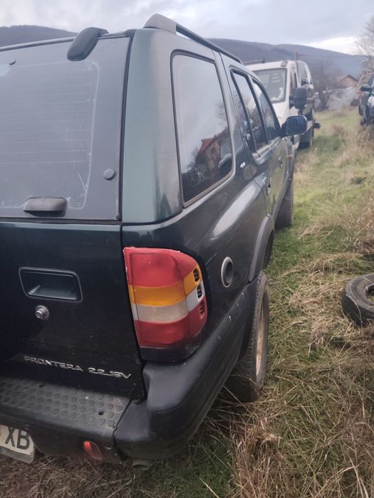 Опел Фронтера б 2.2 бензин десен волан на части 00 година