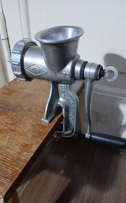 Мясорубка СССР ручная