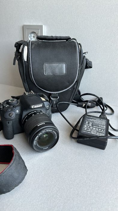 Продам фотоаппарат Canon EOS 700D