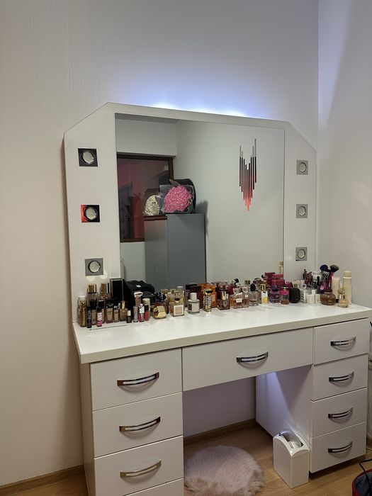 Măsuță pentru machiaj