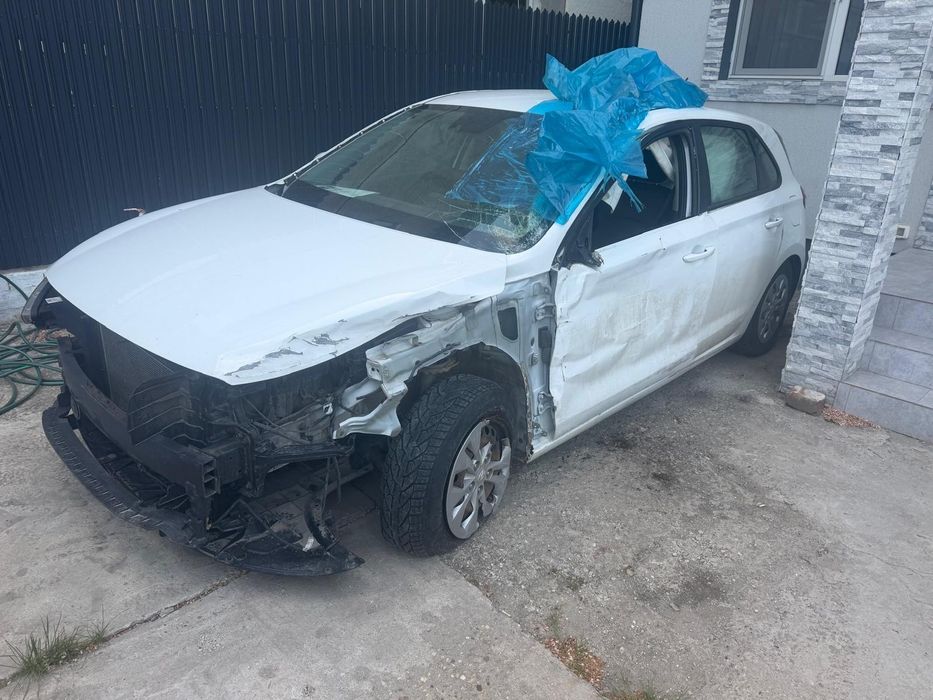 Hyundai i30 avariat