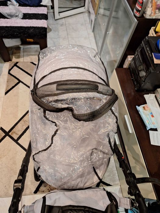 Продавам детска количка с три коша и много функционалности