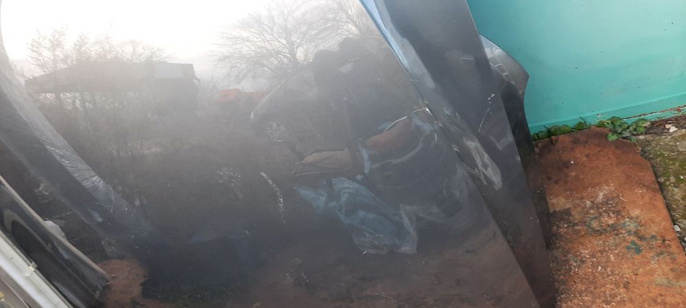 Преден капак фолксваген б8.