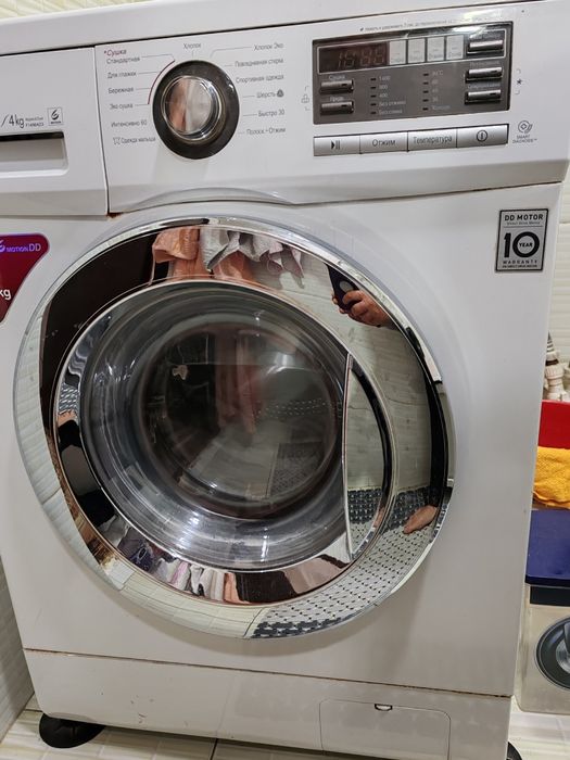 Стиральная машина LG. На 8 кг с сушкой, рабочая
