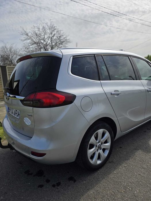 Vând Opel Zafira