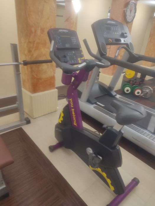 Бягащи пътеки, крос-тренажори, фитнес стълби