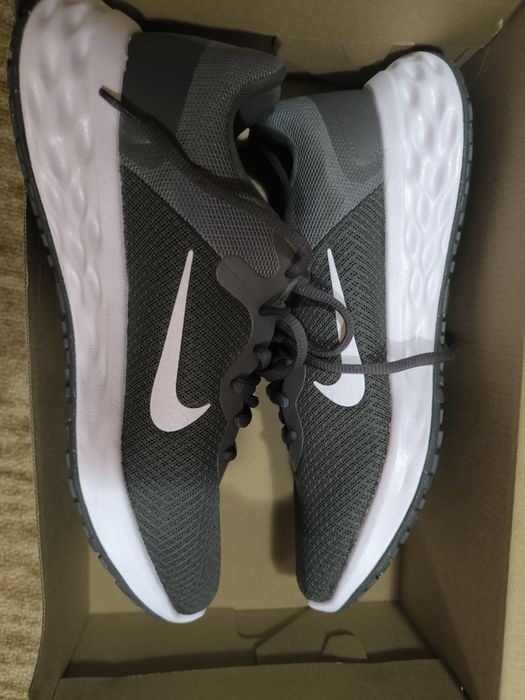 Маратонки nike  revolution 6