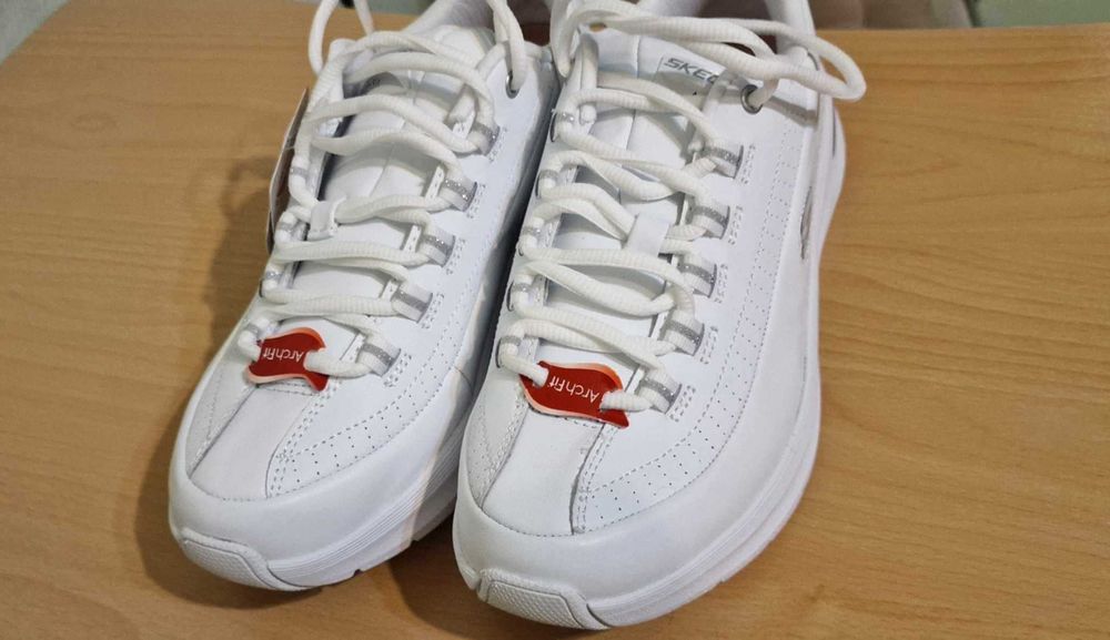 Бели дамски маратонки Skechers с ортопедична стелка Arch Fit  38 номер