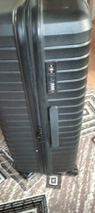 Чемодан новый с замочком