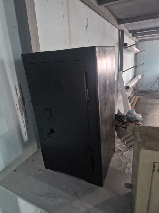 Продам сейф. Толщина 3мм