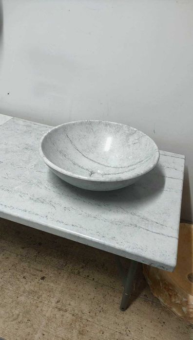 Мраморный комплект: столешница 100 * 60см с накладной раковиной.