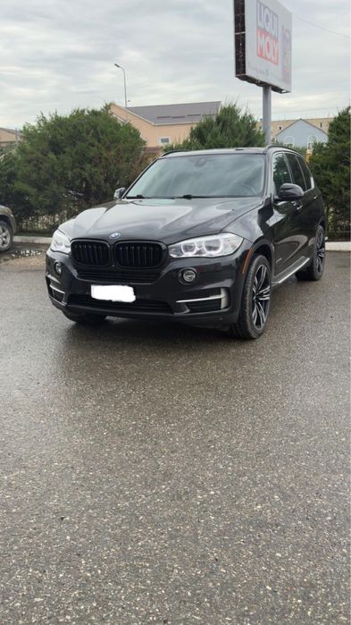 Продам оригинальные бампера полный комплект на BMW X5 (F15)Фаркоп есть